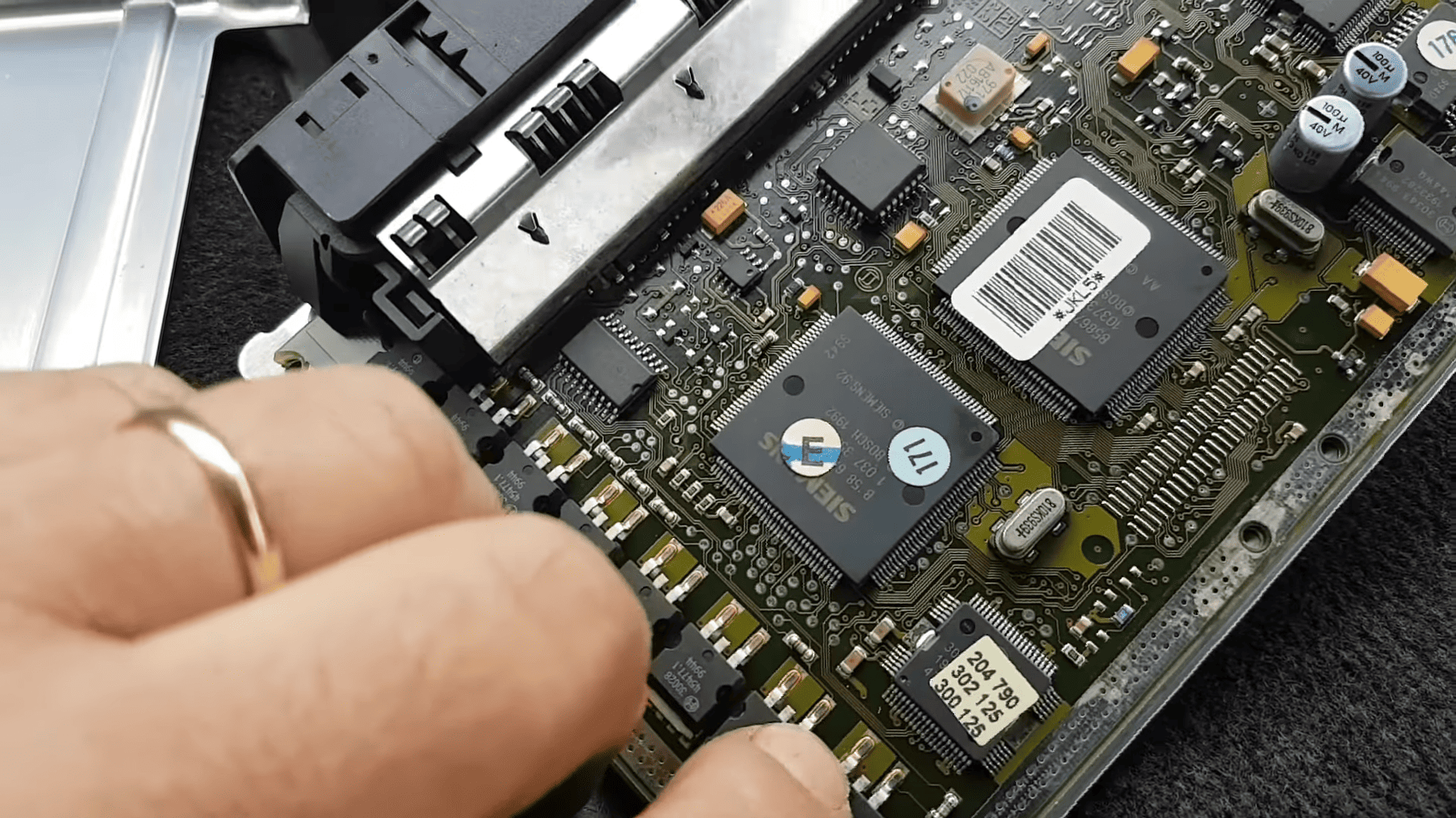 How Autel MaxiSys MS908S Pro II Identified an Immobilizer Communication Fault on a Porsche 911 7