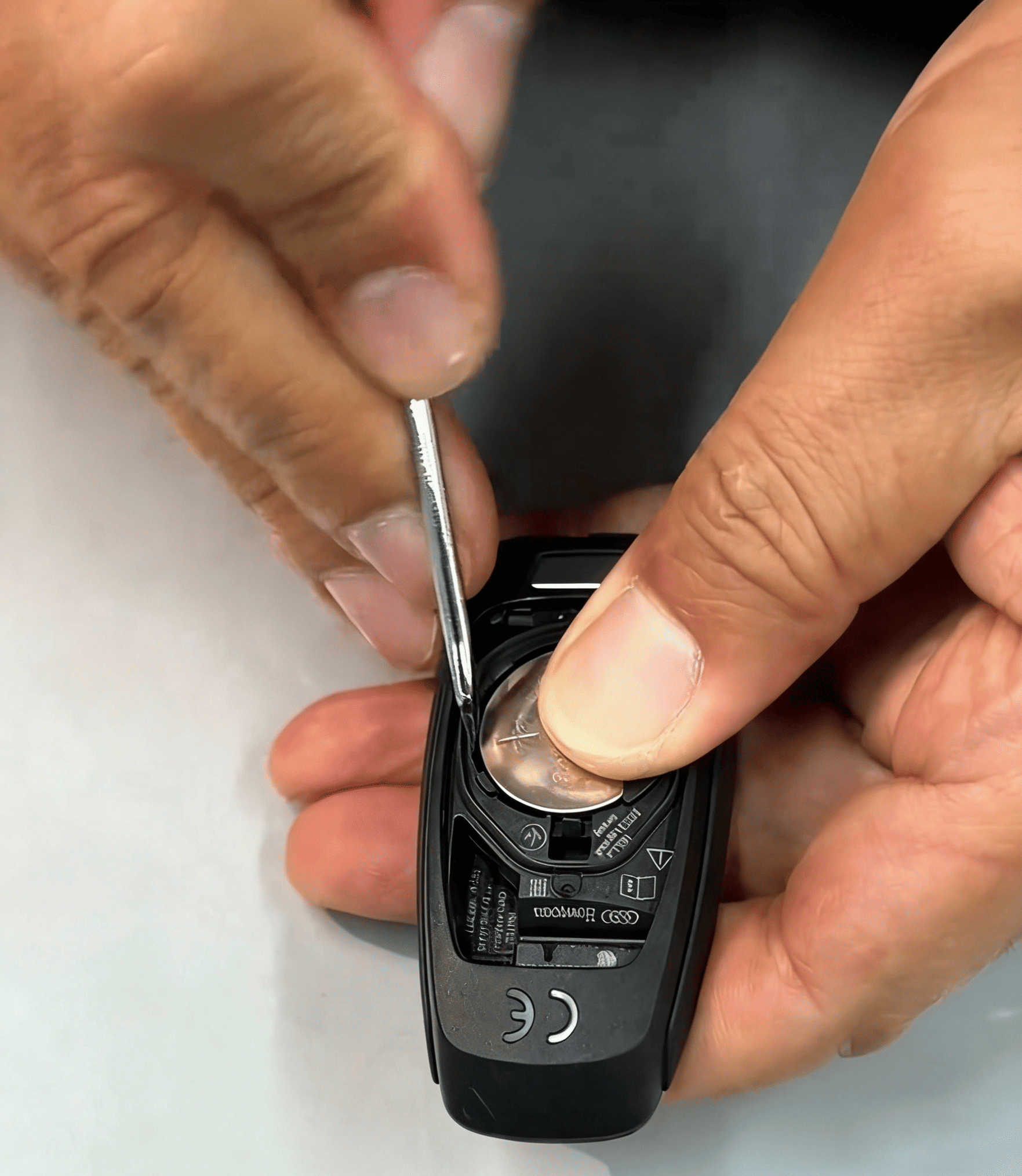 Disassemble & Describe Audi A3 MQB49 5D Smart Key Guide 3