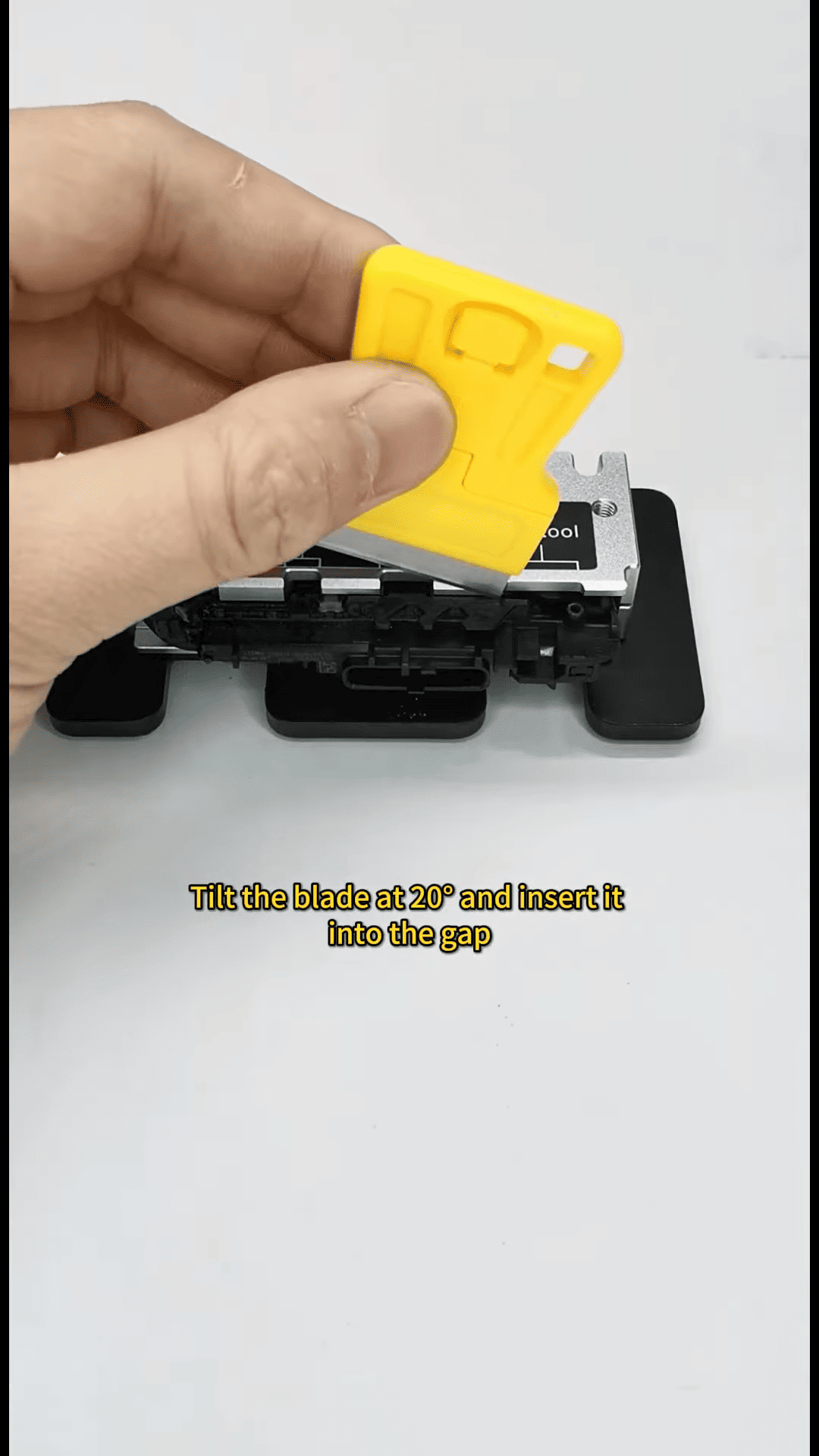 How to Disassemble BMW BCP Key Inner Shell Using Yanhua Btool BCP Key Cutting Kits 10