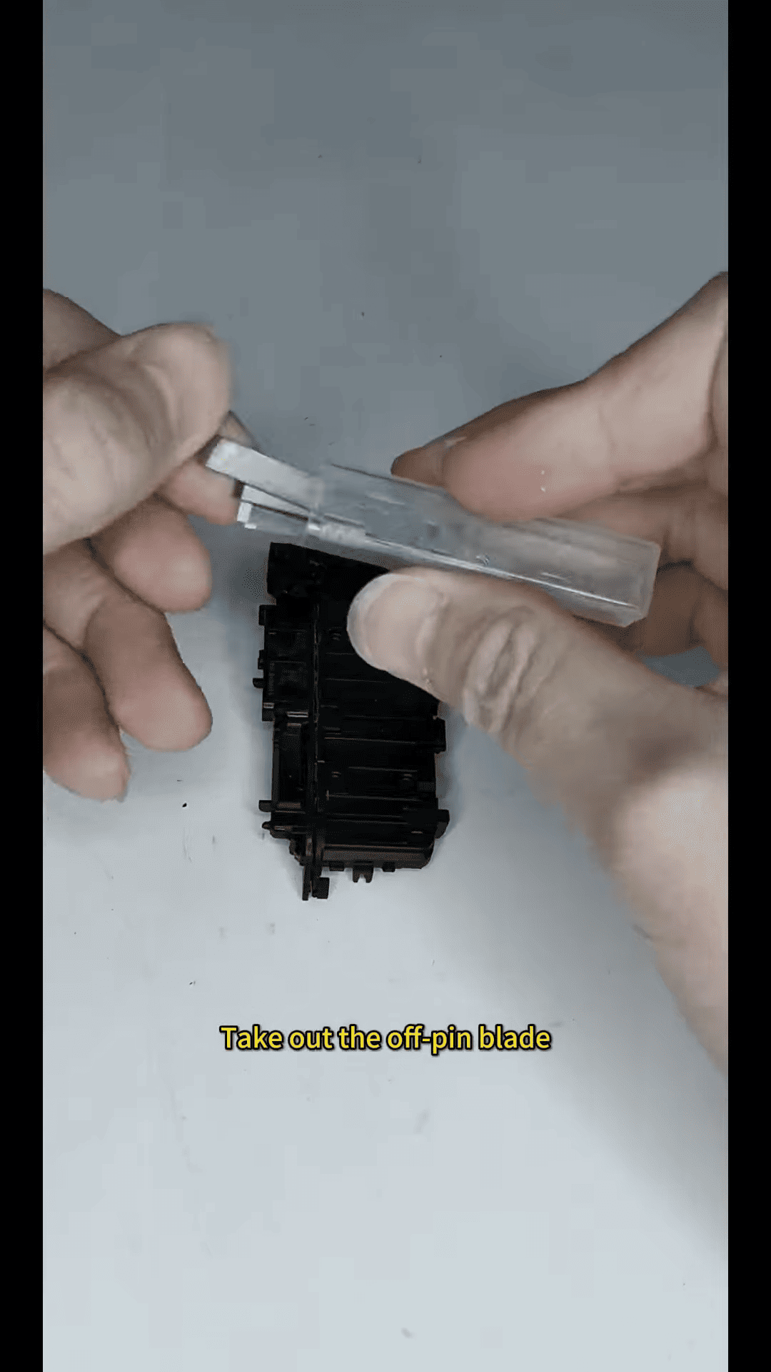 How to Disassemble BMW BCP Key Inner Shell Using Yanhua Btool BCP Key Cutting Kits 11