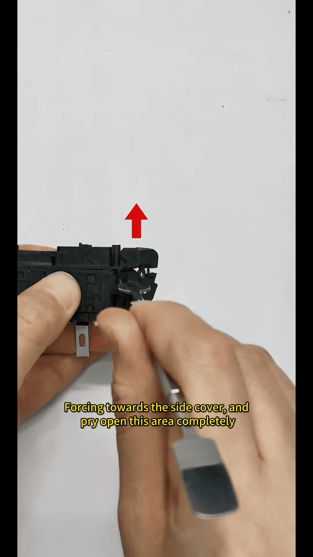 How to Disassemble BMW BCP Key Inner Shell Using Yanhua Btool BCP Key Cutting Kits 12