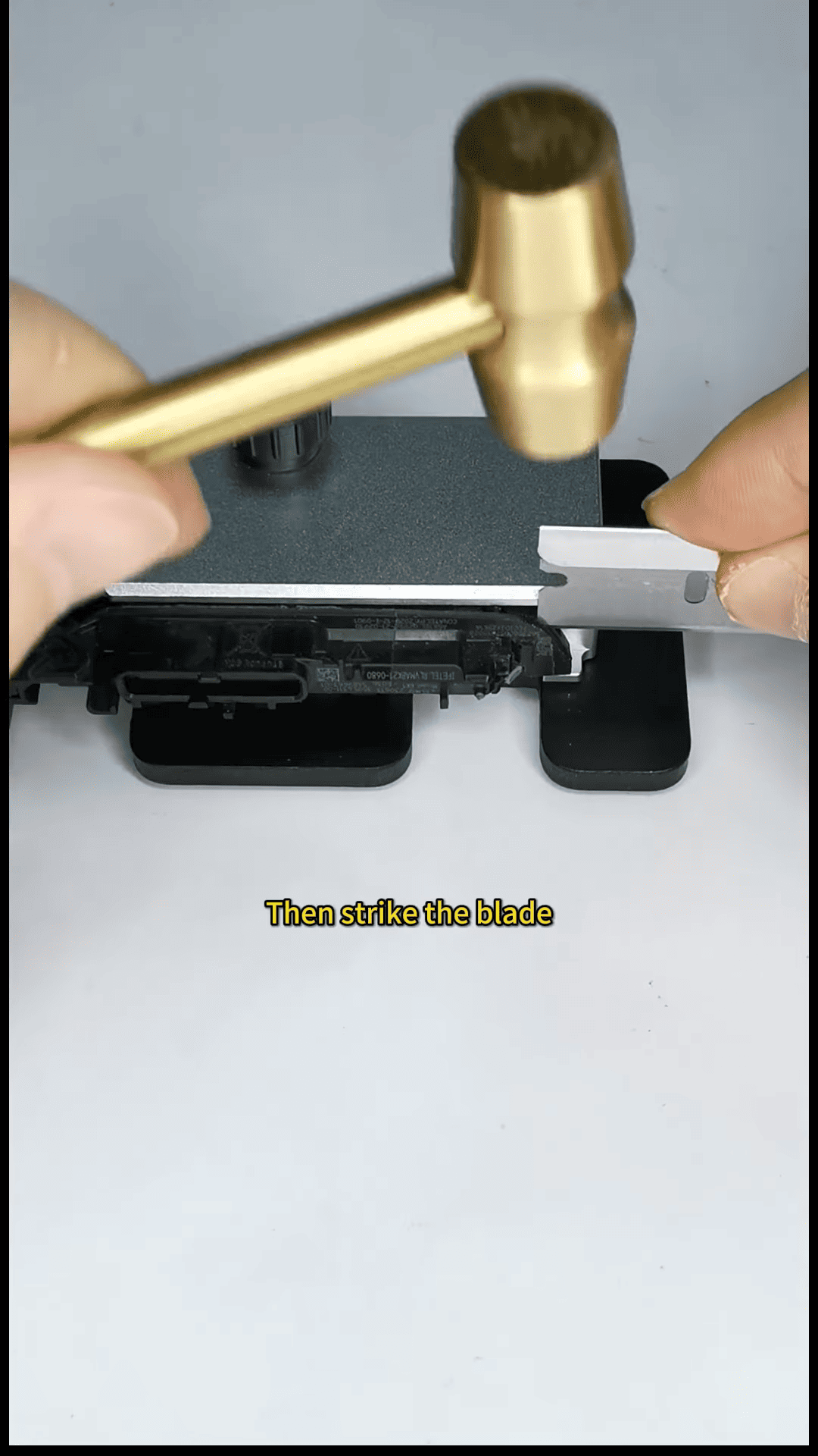 How to Disassemble BMW BCP Key Inner Shell Using Yanhua Btool BCP Key Cutting Kits 5