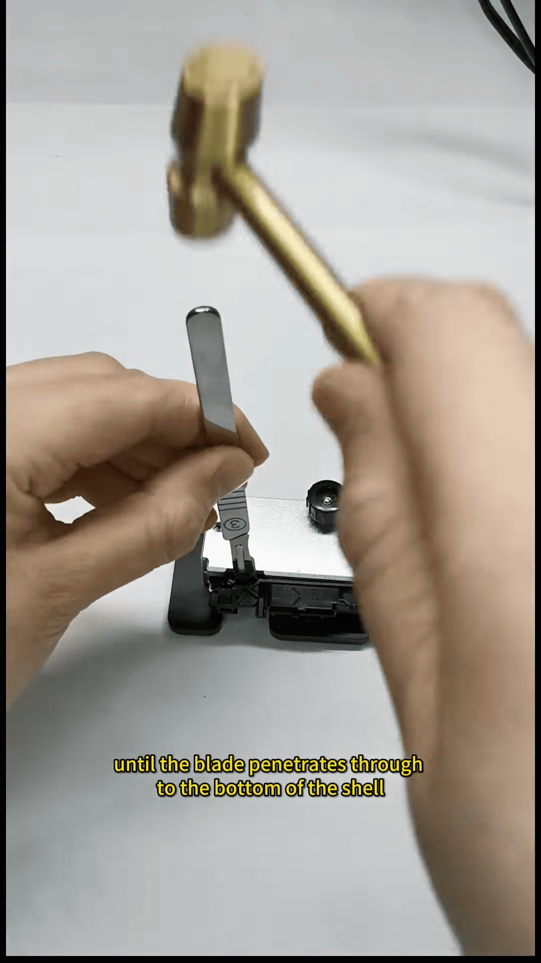 How to Disassemble BMW BCP Key Inner Shell Using Yanhua Btool BCP Key Cutting Kits 9